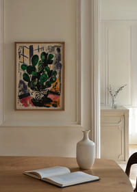 Ein Kaktus in einem künstlerischen Kontext mit kühnen Pinselstrichen.-2