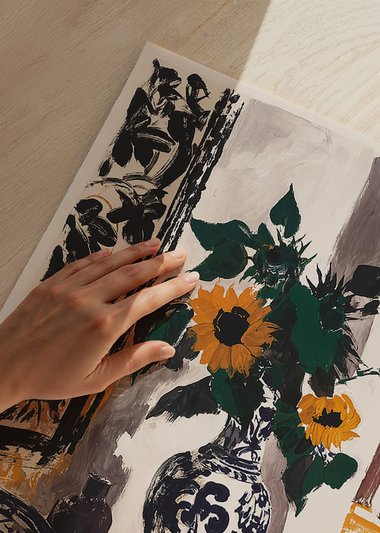 Zonnige zonnebloemen in een elegante vaas creëren artistieke schoonheid.-12