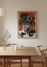 Sonnendurchfluteter Blumenstrauß vor kräftig rotem Hintergrund.-2