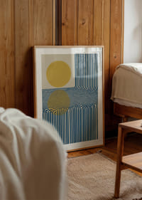 Blauwe lijnen en een gouden zon creëren een hypnotiserend patroon.-4