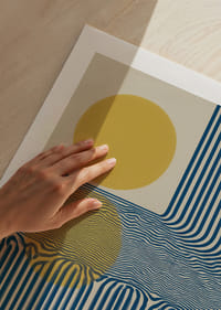 Blauwe lijnen en een gouden zon creëren een hypnotiserend patroon.-5