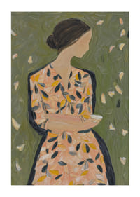 De vrouw, omringd door herfstbladeren in een dromerige wereld.-1