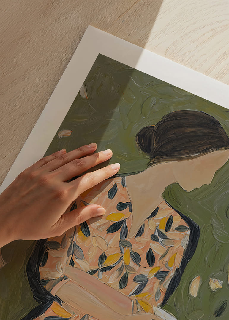 De vrouw, omringd door herfstbladeren in een dromerige wereld.-12