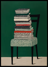 Ein bunter Bücherstapel auf einem Stuhl vor grünem Hintergrund.-2