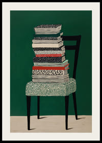 Pile de livres colorés sur une chaise, sur fond vert.-2