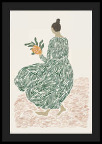 Une femme en robe verte tient des fleurs sur un fond onirique.-4