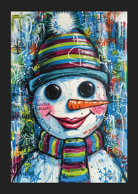 En färgsprakande snögubbe sprider vinterglädje.-5