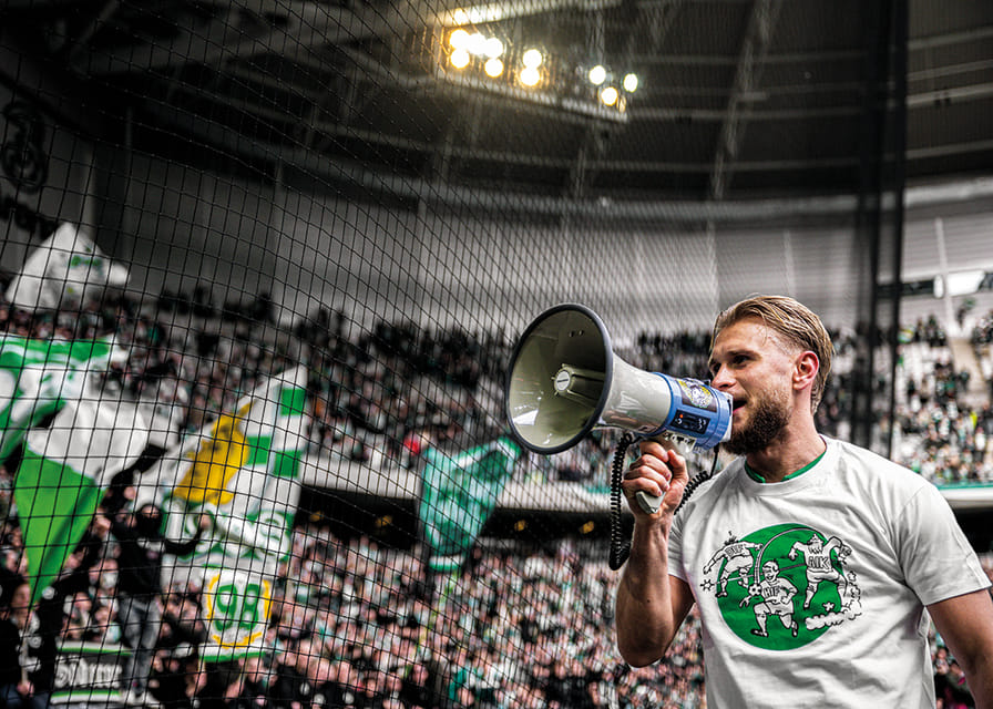 Simon Strand Hammarby Med Supportrar 2025 No1-12