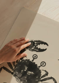 Um poderoso caranguejo expresso numa elegante arte a tinta.-3