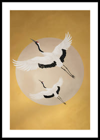 Graciosas garças planam em direção a um horizonte dourado.-0