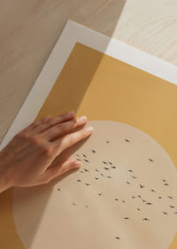 Linnud lendavad kuldses rahu ja ilu sfääris.-5