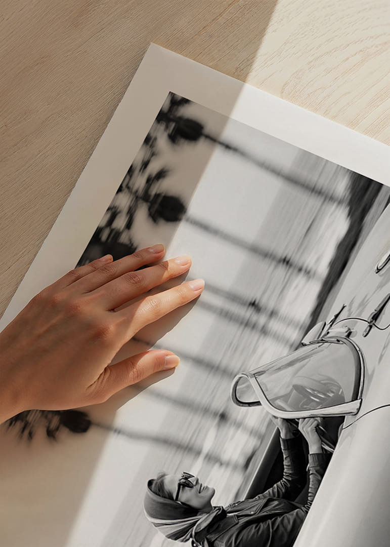 Een klassieke autorit in een Porsche 550 Spyder langs de kust geeft een gevoel van vrijheid en stijl.-12