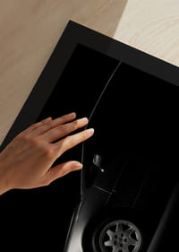 En Lotus Esprit svept i skuggor utstrålar dramatisk elegans.-9