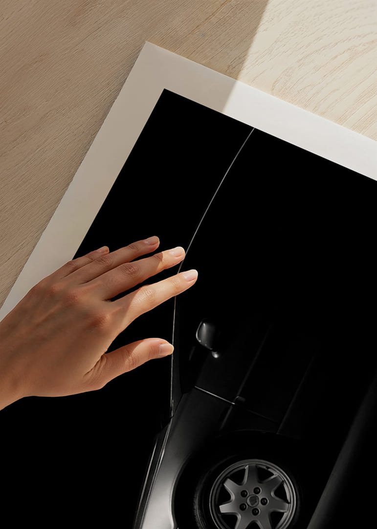 Een Lotus Esprit gehuld in schaduwen straalt een dramatische elegantie uit.-12