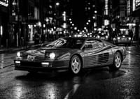 Een Ferrari Testarossa geparkeerd in het uitgaansgebied van de stad.-3