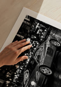 Een Ferrari Testarossa geparkeerd in het uitgaansgebied van de stad.-5