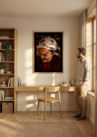 En äldre kvinna ler i en varm, rustik atmosfär.-8