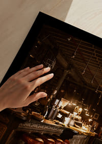 Café chaleureux avec éclairage vintage et intérieur en bois.-5