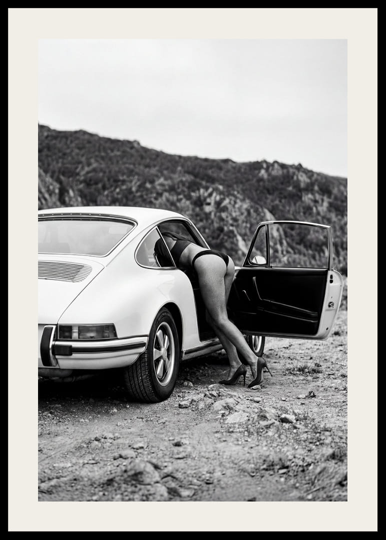 An elegant blend of the classic Porsche 911 and sophisticated style.-12