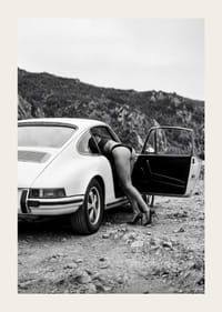 An elegant blend of the classic Porsche 911 and sophisticated style.-3