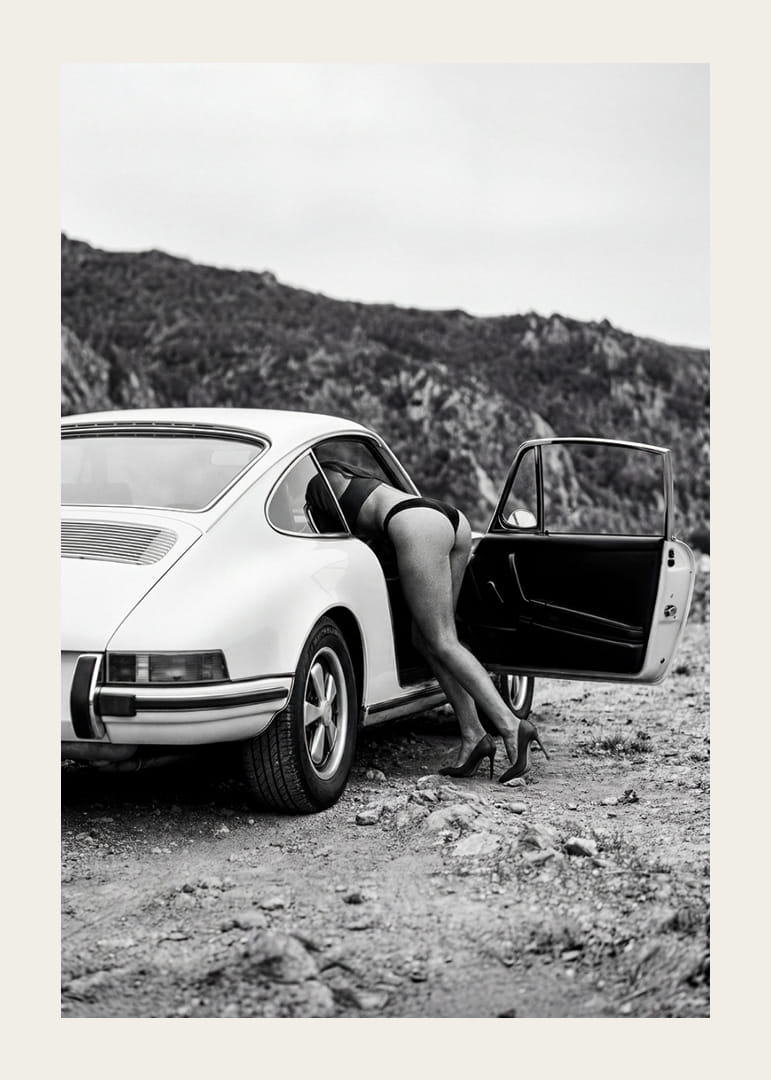 An elegant blend of the classic Porsche 911 and sophisticated style.-12