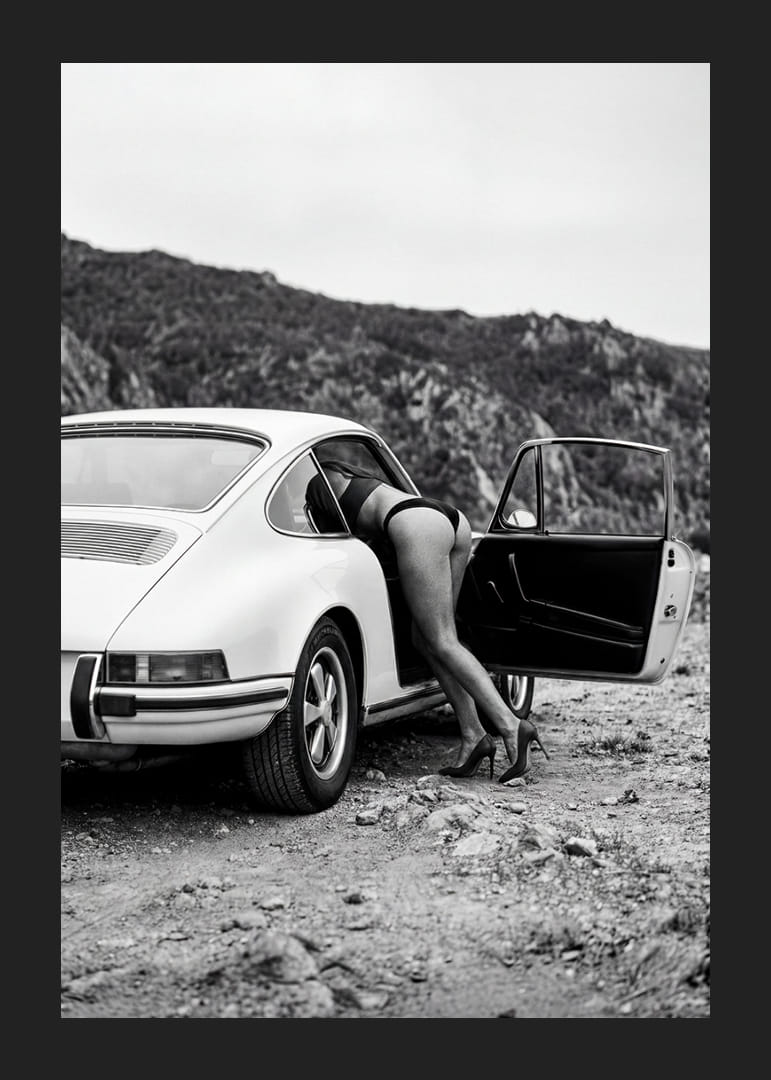 An elegant blend of the classic Porsche 911 and sophisticated style.-12