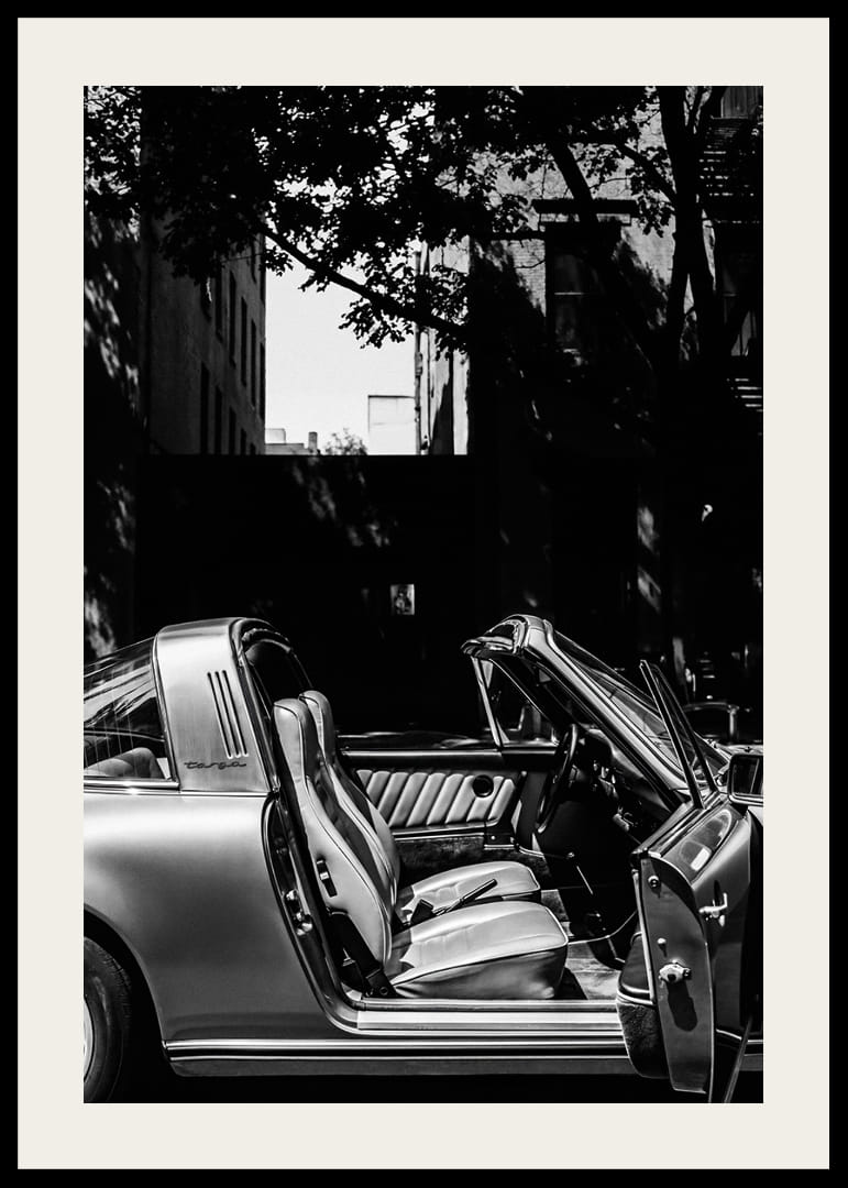 En klassisk Porsche 911 reflekterar tidlös elegans och sofistikerad charm.-12