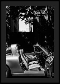 En klassisk Porsche 911 reflekterar tidlös elegans och sofistikerad charm.-4