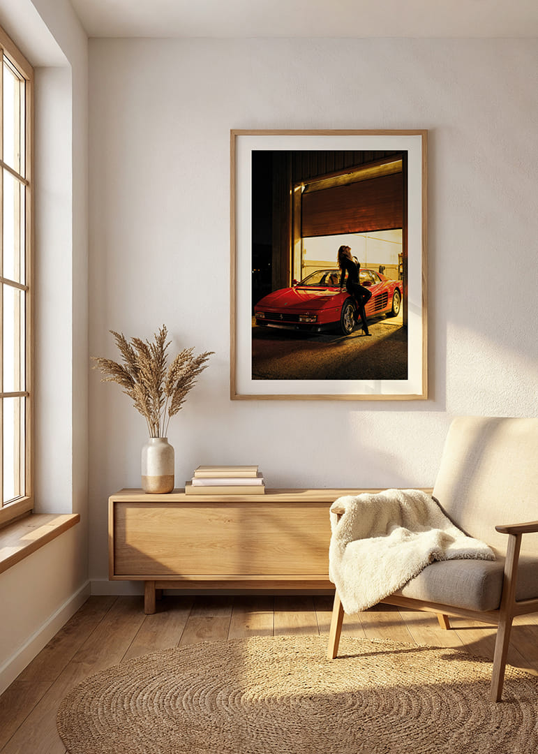 Une élégante Ferrari Testarossa au crépuscule, à la silhouette mystérieuse.-12