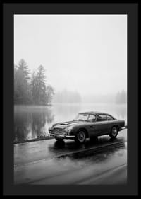 En klassisk Aston Martin DB5 vid en dimmig sjöväg utstrålar lugn och nostalgi.-4