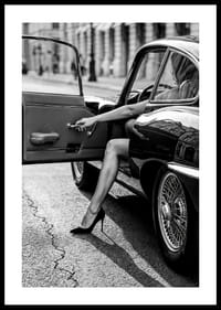 En glamorös scen fångad i svartvit elegans.-0