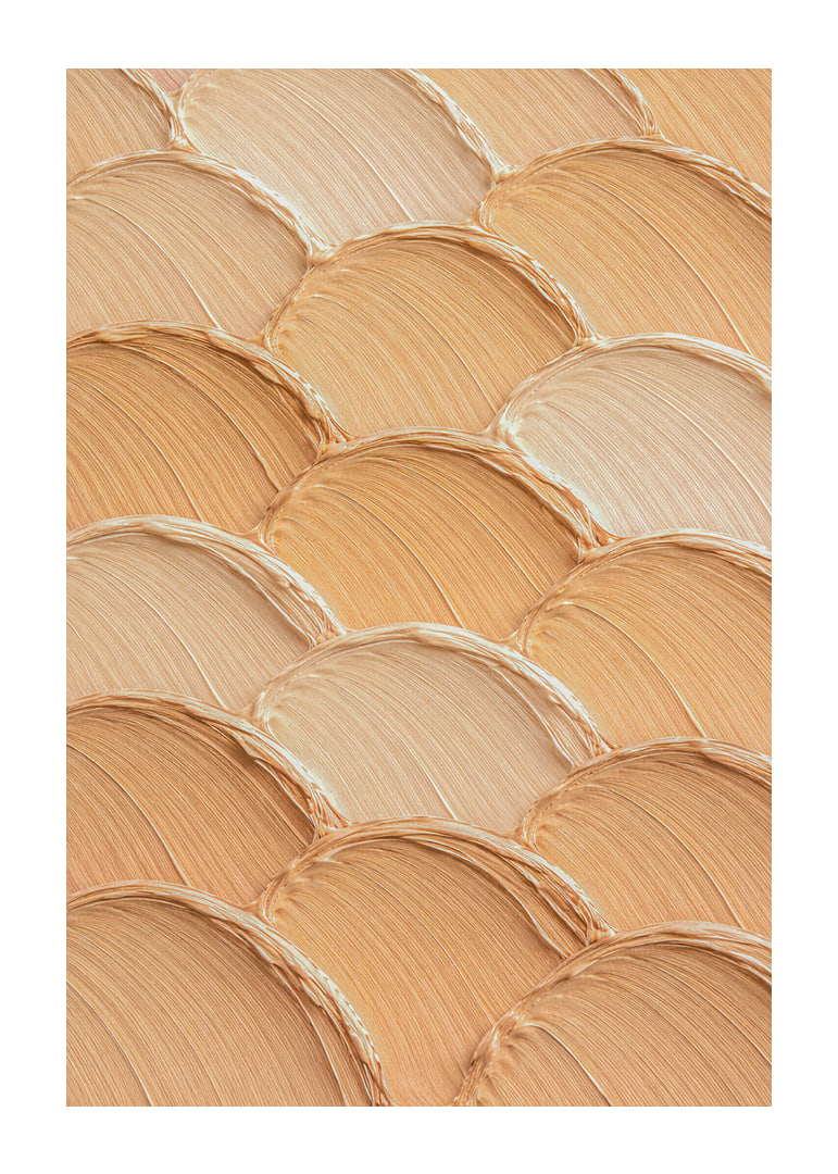 Soft, golden waves for an elegant vibe.-12