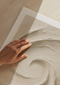 Elegante vortice di texture naturale in tonalità tenui.-7