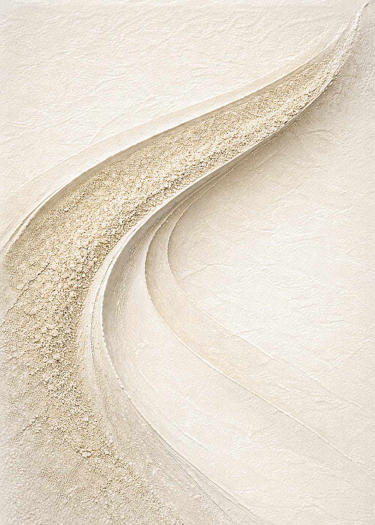 Mjuka böljande linjer i harmonisk sandtonad komposition.-12