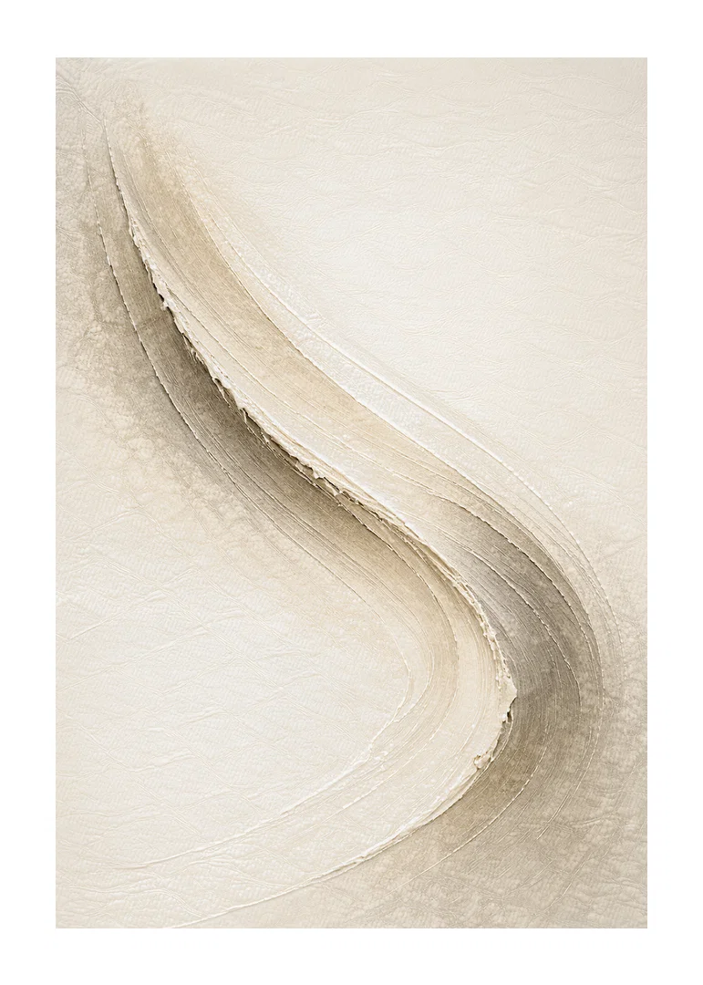 Soft lines create a harmonious balance in the room.-12
