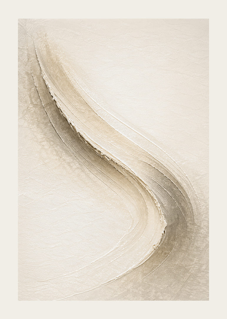 Soft lines create a harmonious balance in the room.-12