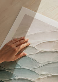 Mjuka blå och beige toner skapar en lugnande effekt.-5