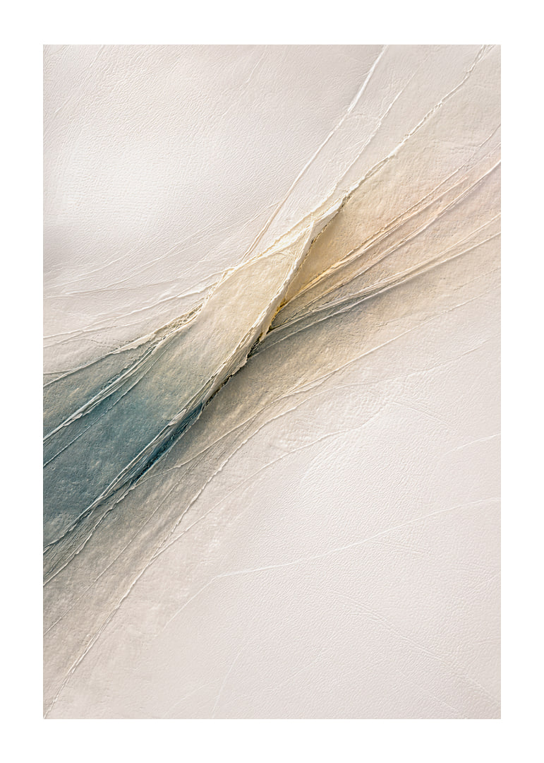 Soft color shifts create a calming harmony.-12