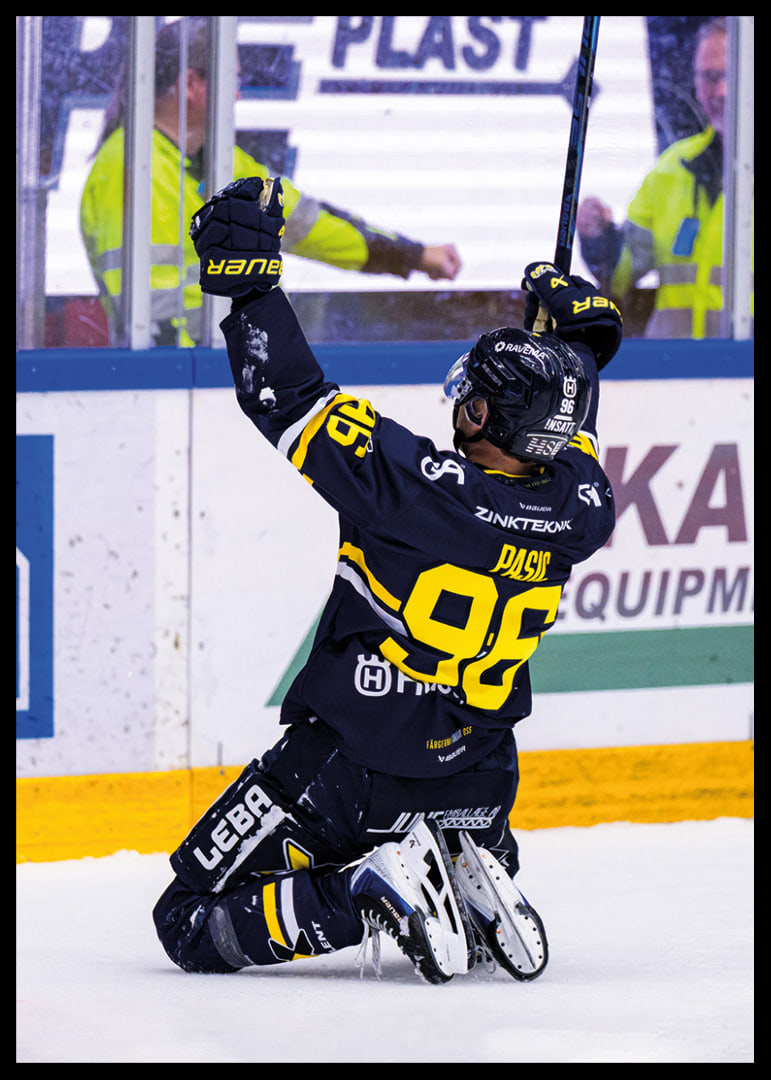 Nikola Pasic HV71 2025-12