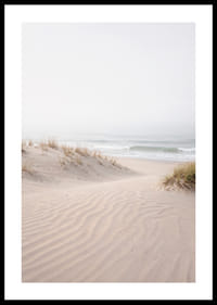 Myke sanddyner på en stille strand skaper fred og harmoni.-0