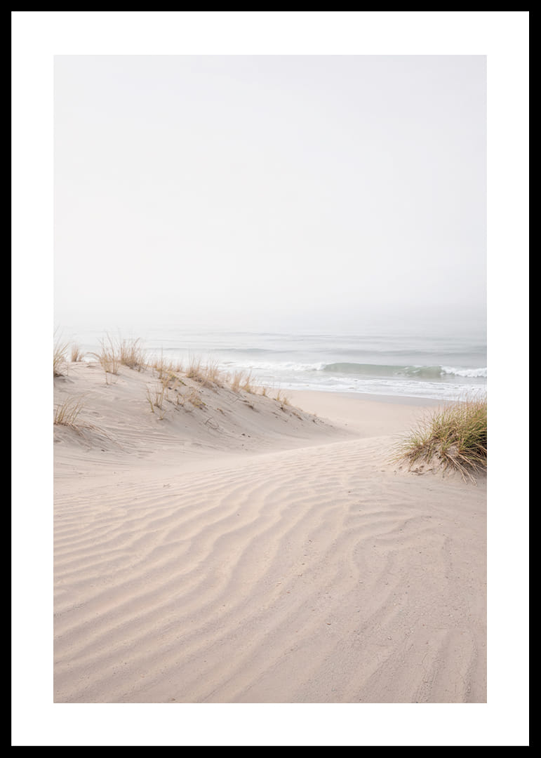 Myke sanddyner på en stille strand skaper fred og harmoni.-12