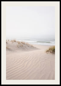 Myke sanddyner på en stille strand skaper fred og harmoni.-2