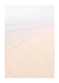 Une plage de rêve aux douces teintes pastel qui inspirent le calme.-1