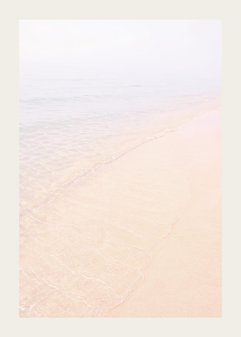 Une plage de rêve aux douces teintes pastel qui inspirent le calme.-12