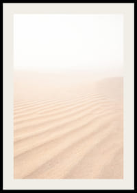 Le sable fin se mêle à l'horizon brumeux et crée une atmosphère de tranquillité.-2