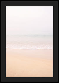 Des plages aux teintes pastel douces se fondent dans un horizon paisible.-4