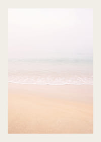 Des plages aux teintes pastel douces se fondent dans un horizon paisible.-3