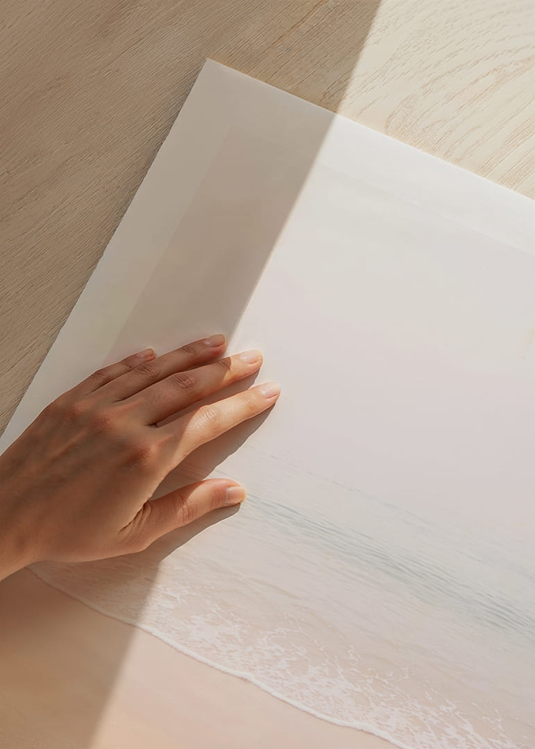 Des plages aux teintes pastel douces se fondent dans un horizon paisible.-12