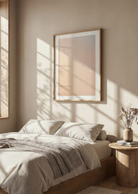 Une plage de sable rose caresse les douces vagues de l'océan.-8