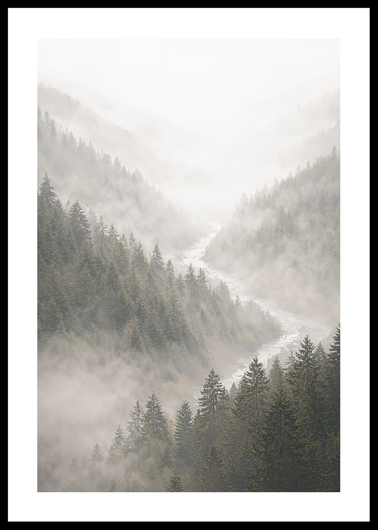 Des montagnes magiques enveloppées de brume créent une harmonie paisible.-12